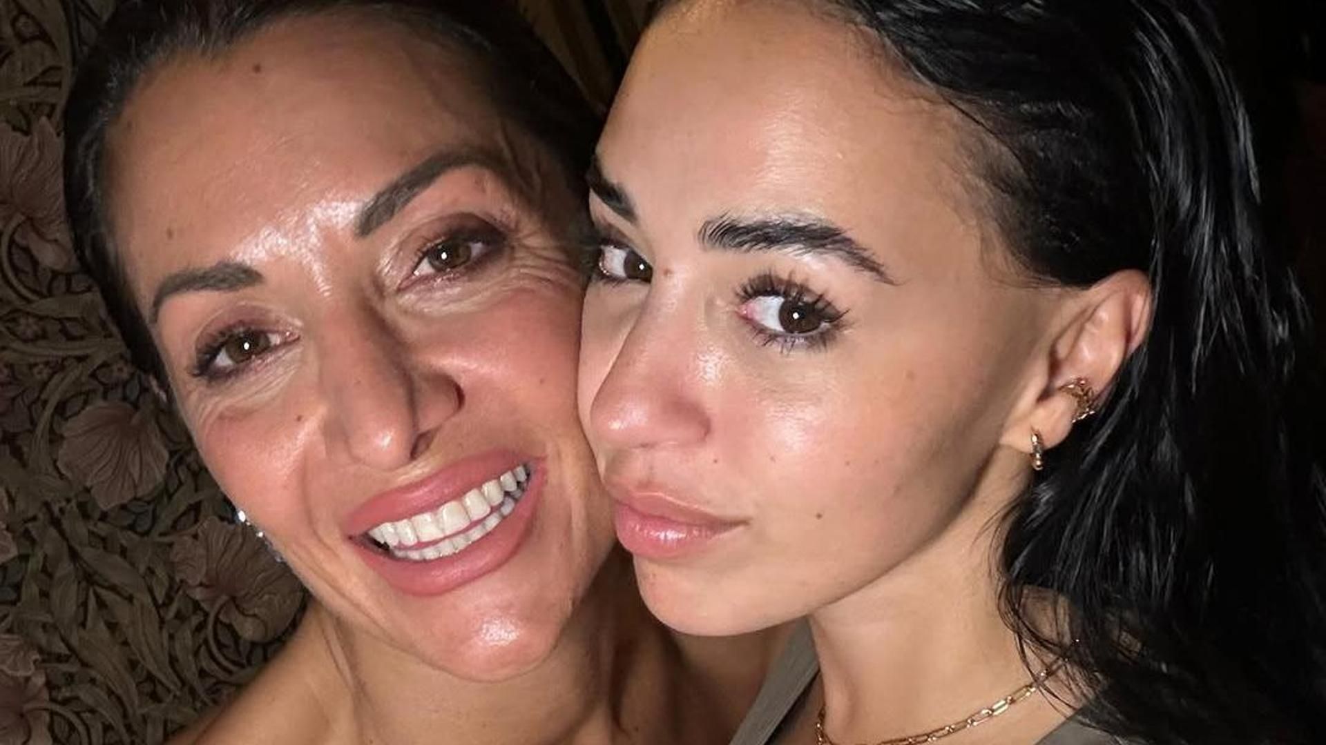 Nagore Robles y Carla Flila