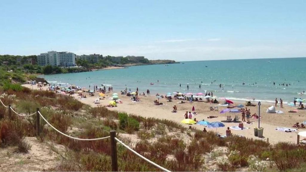 Dos hermanos de 11 y 13 años mueren ahogados en Salou mientras se bañaban en la playa con bandera amarilla