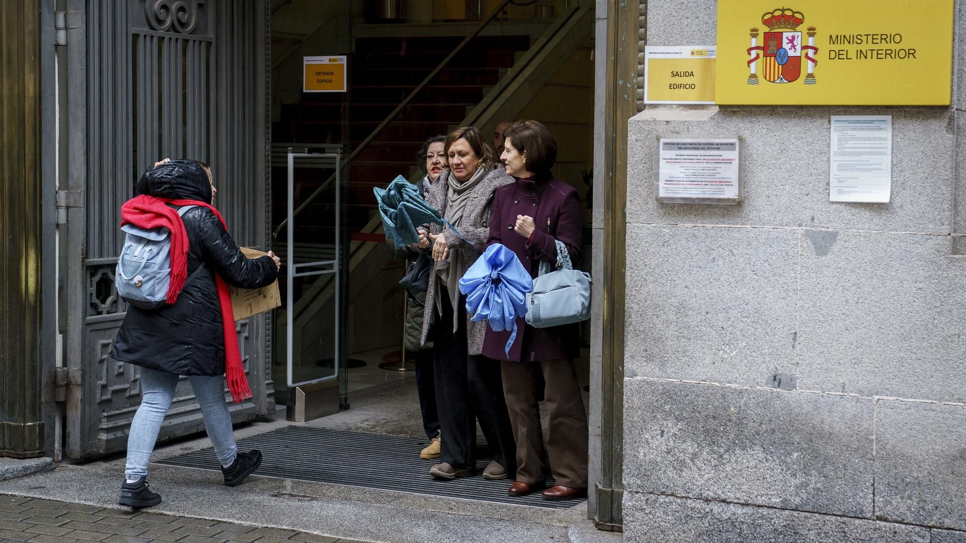 Educadores sociales de todas España entregaron firmas en apoyo a Belén Cortés, asesinada en Badajoz