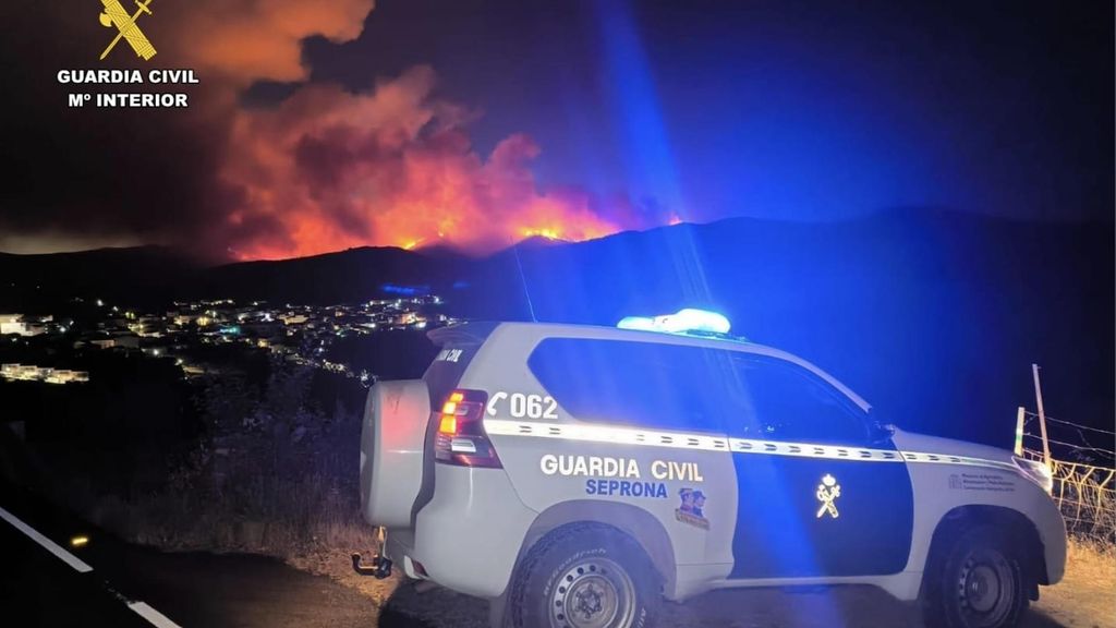 El incendio de Las Hurdes, en Cáceres, obliga al desalojo de más de un centenar de personas y calcina 2.500 hectáreas