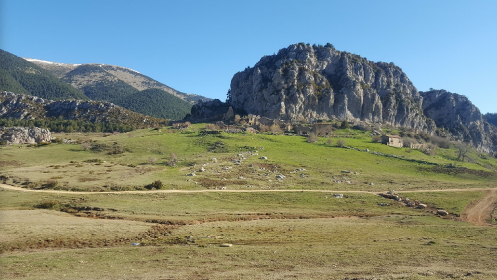 Peguera, el pueblo catalán deshabitado que revive un día al año
