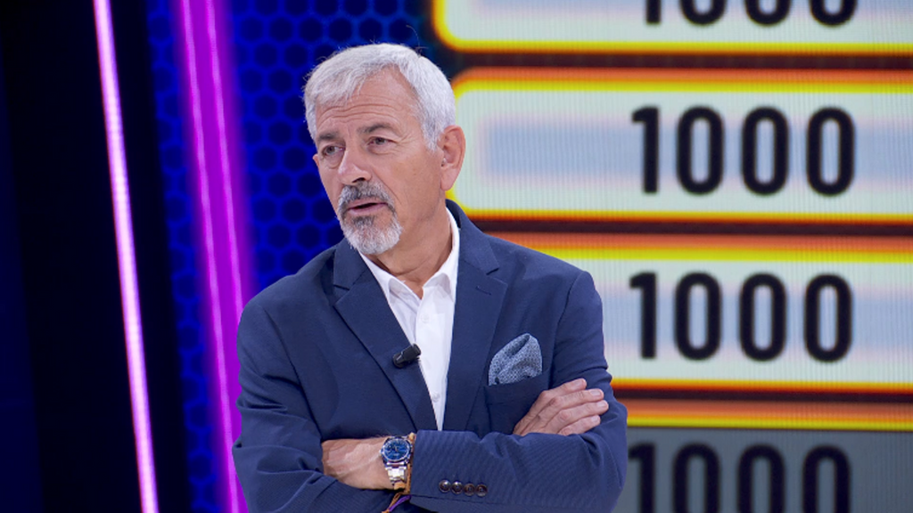 Carlos Sobera reacciona al razonamiento de la concursante en una pregunta sobre él: “Me estáis dando la noche"