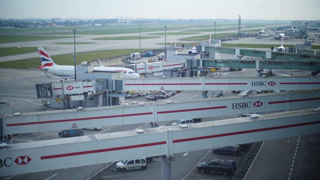 Una incidencia en el control de tráfico aéreo en Reino Unido paraliza los aeropuertos de Londres