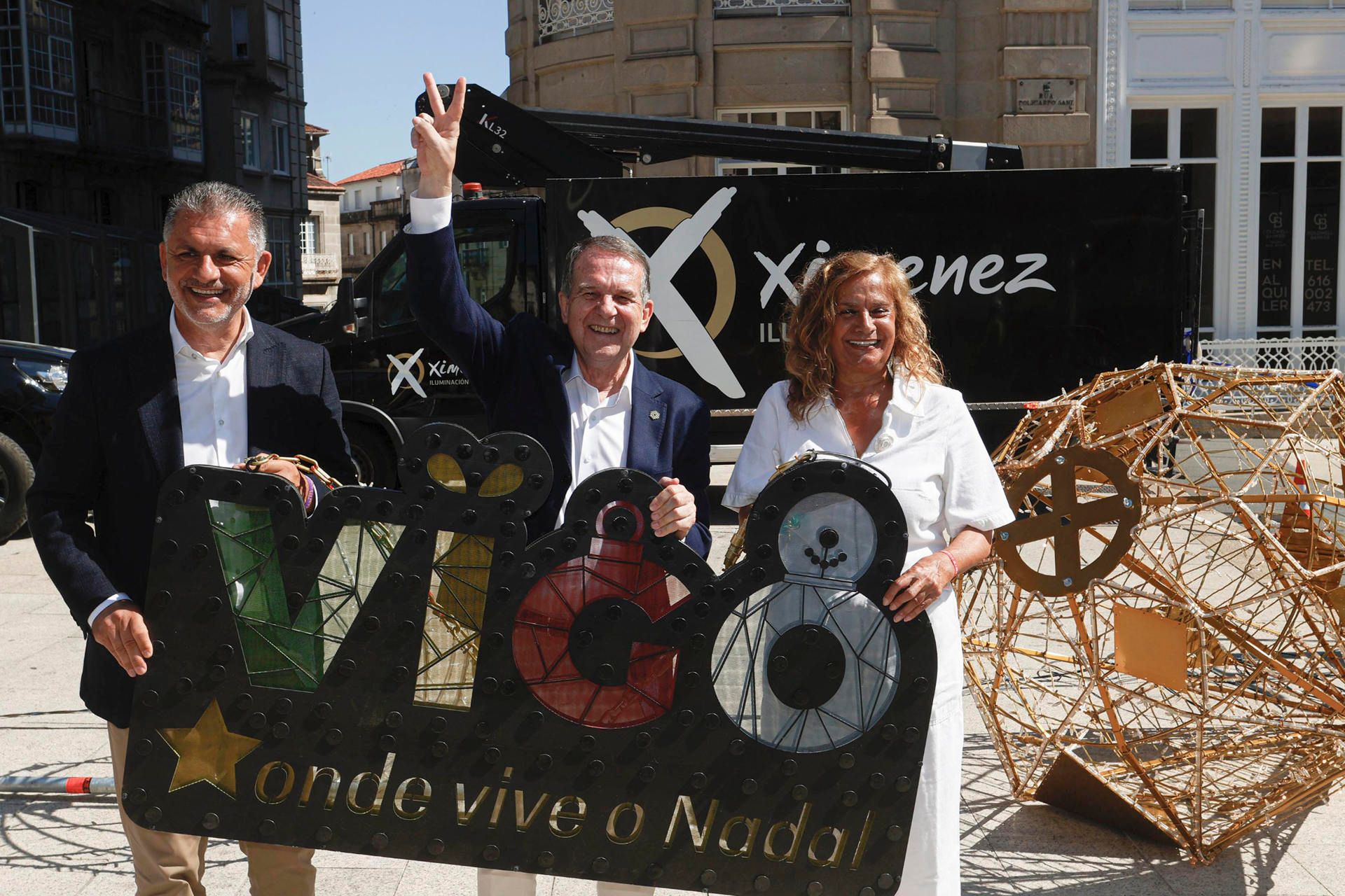 Vigo prepara la Navidad en pleno verano y empieza a instalar casi 12 millones de luces led en 460 calles
