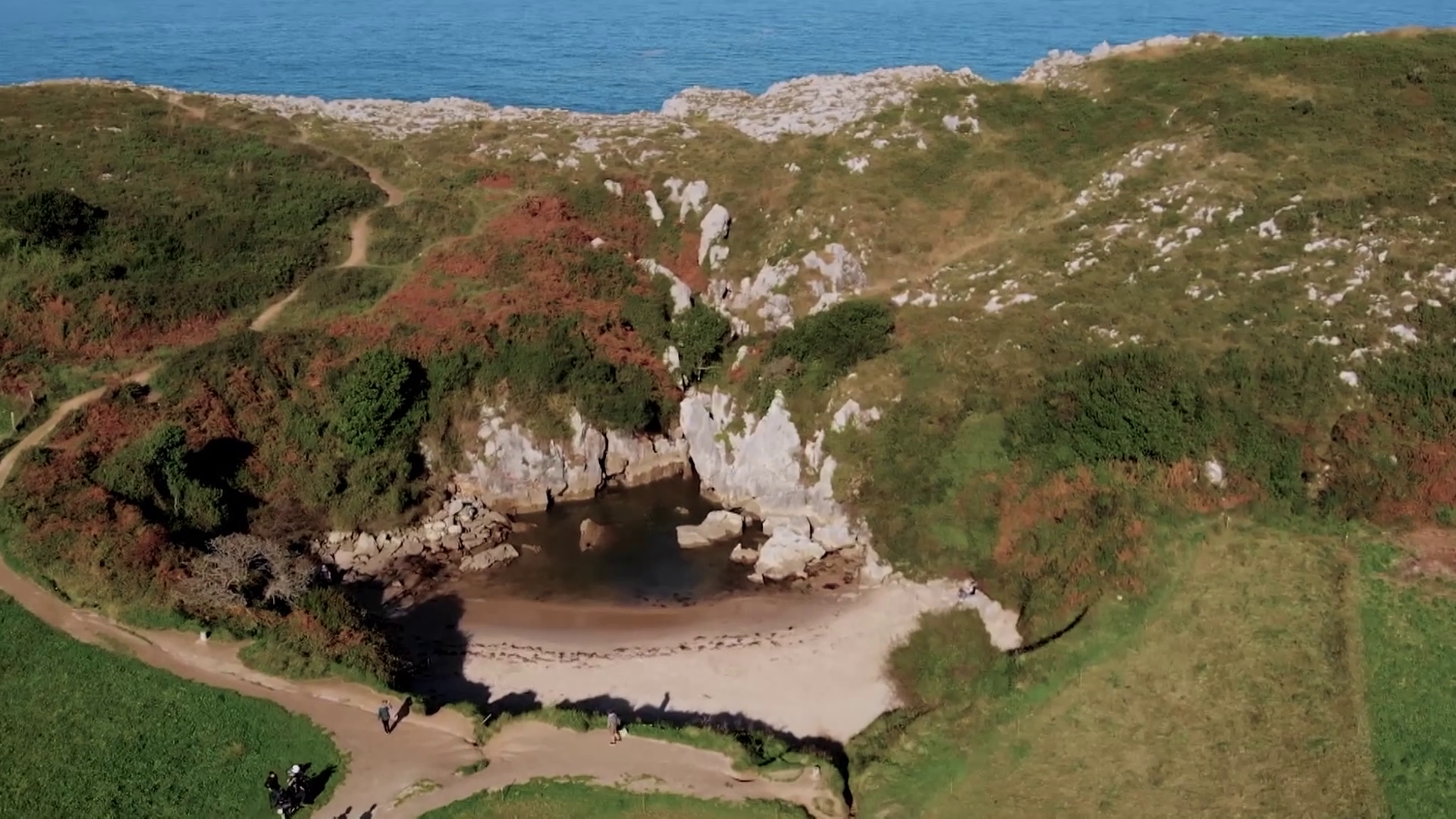 Las playas más bonitas y los lugares secretos que puedes encontrar en la costa asturiana