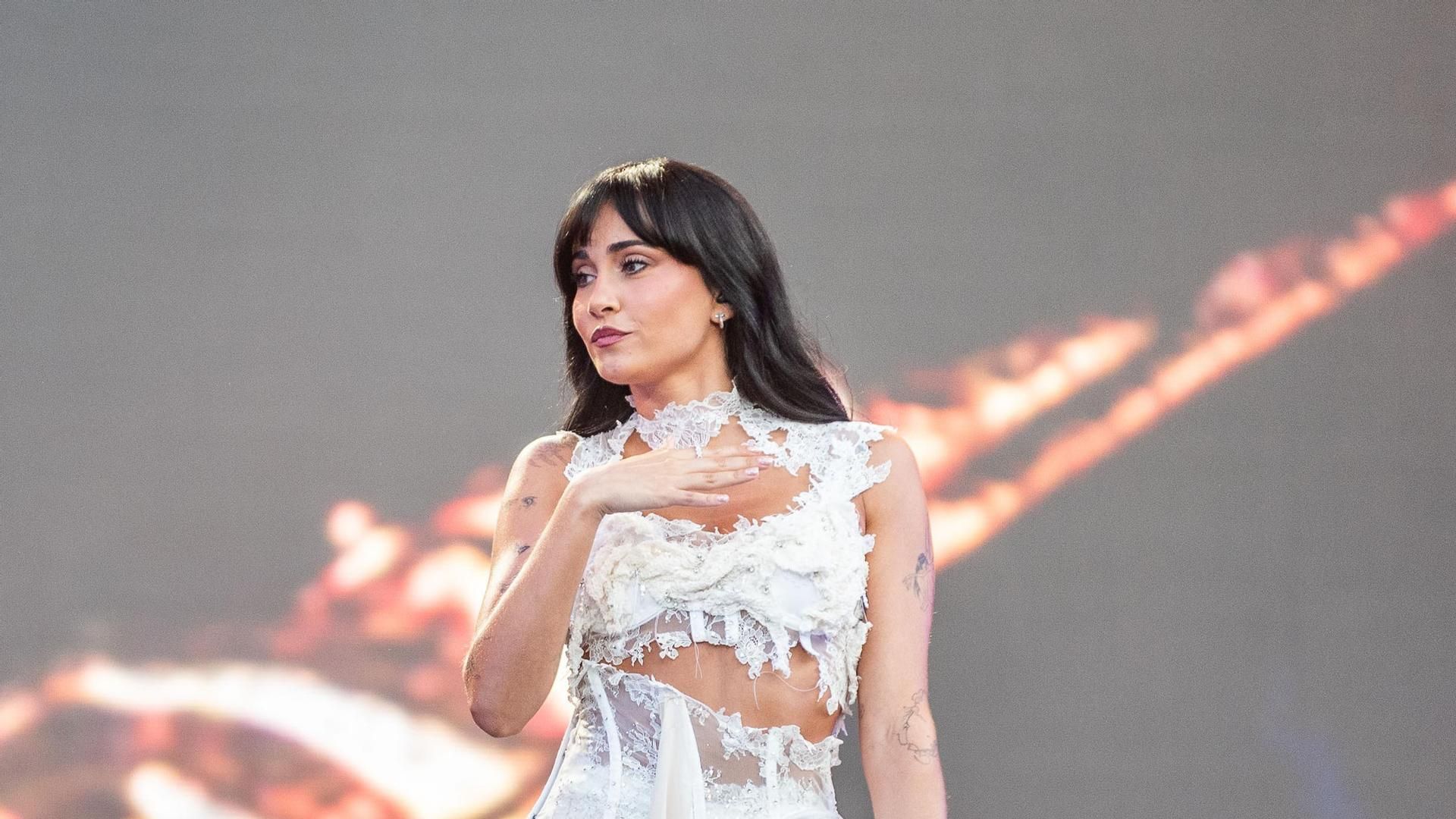 Aitana deslumbra en el estadio Metropolitano de Madrid con su 'ejército azul': Bisbal, Hombres G y Amaia, entre las sorpresas