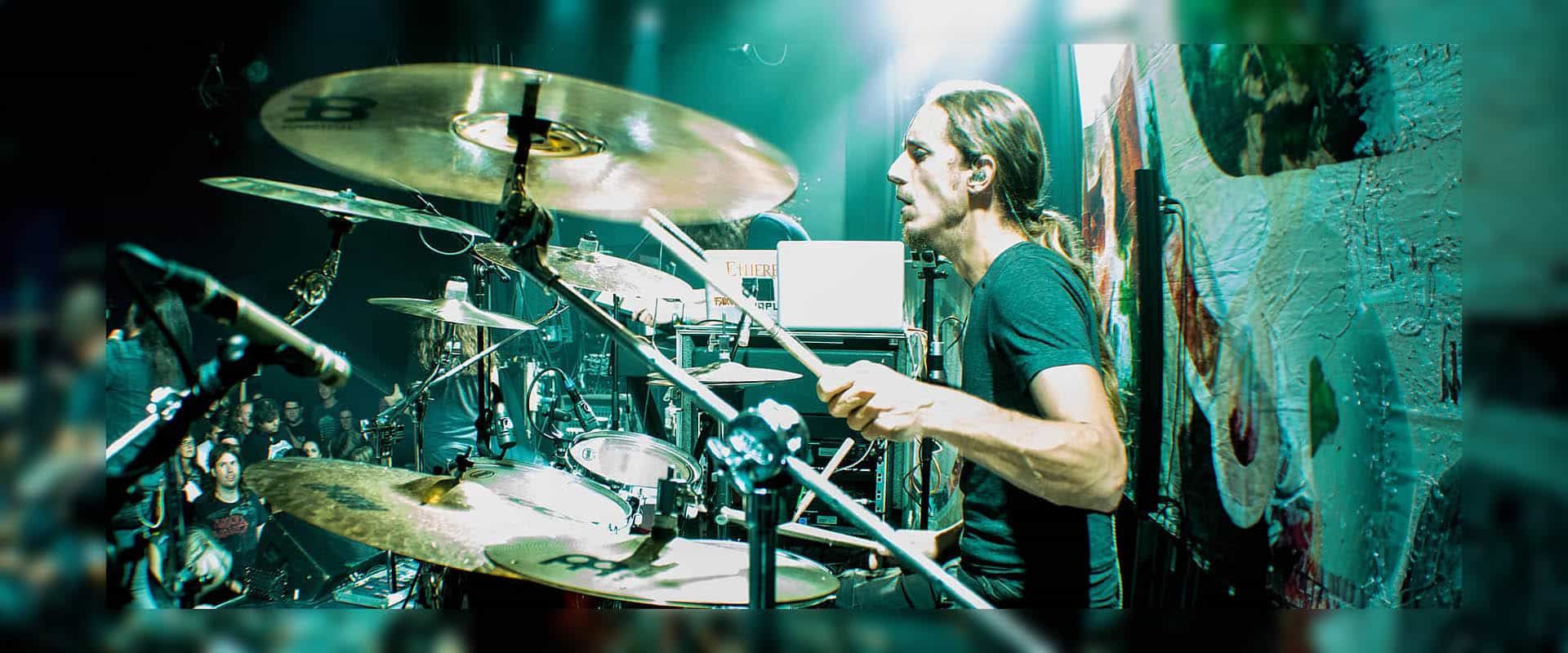 Batería de un grupo de heavy metal