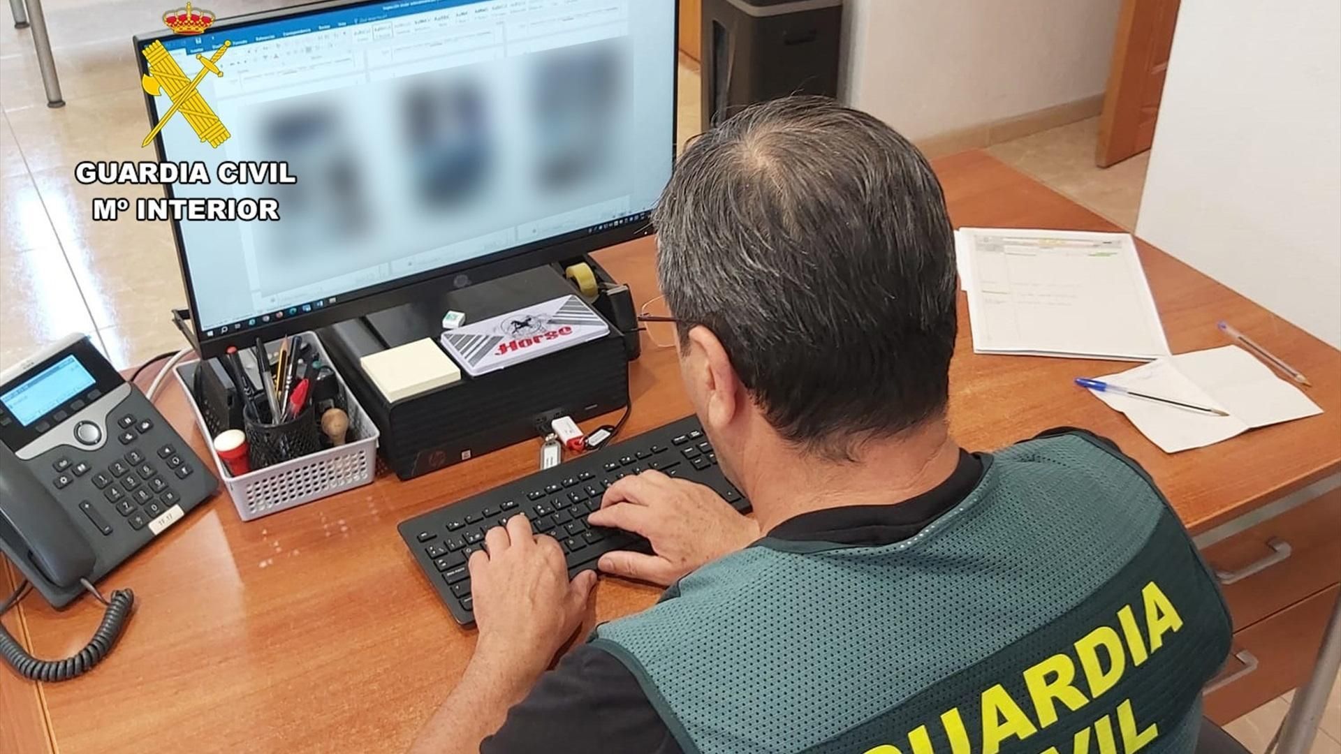 Guardia Civil investiga a un menor por crear con IA fotografías de desnudos de compañeras del centro educativo