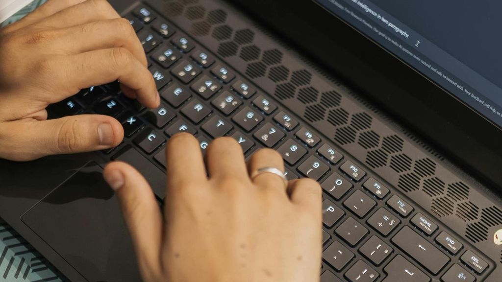 La demanda de una madre de EEUU atribuye el suicidio de su hijo de 14 años a una relación amorosa con una IA