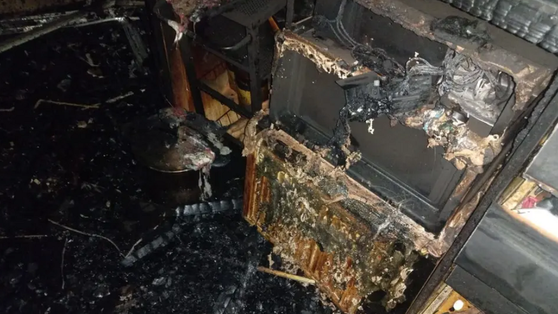 Un perro salva la vida a sus dueños al avisarles del incendio en su casa en San Andrés de Montejos, León