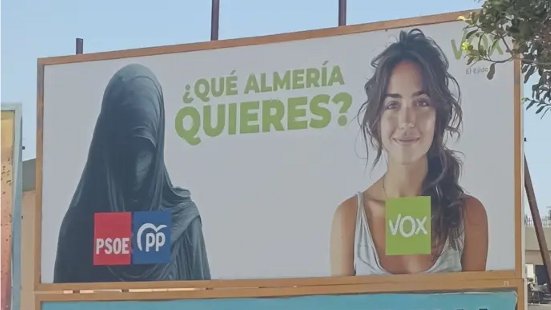 Valla publicitaria de Vox en El Ejido (Almería)