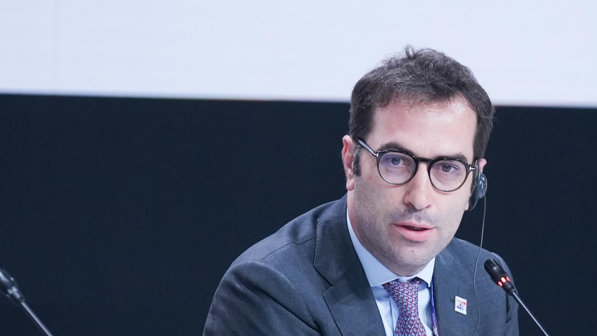 El ministro de Economía, Comercio y Empresa, Carlos Cuerpo, durante una mesa redonda en la Cumbre de la ONU. A 03 de julio de 2025, en Sevilla (Andalucía, España). Última jornada de la IV Conferencia Internacional sobre la Financiación para el Desarrollo