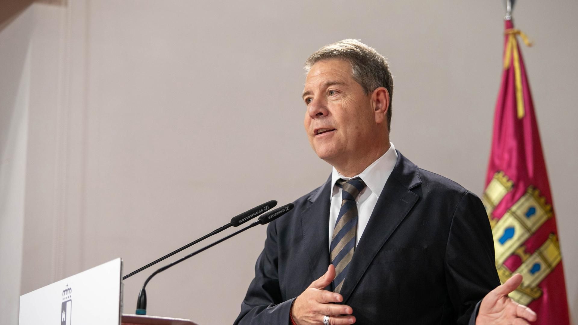 El jefe del Ejecutivo regional, Emiliano García-Page, preside el acto de firma de los nuevos estatutos de la Asociación Interprofesional Vinos de Valdepeñas.