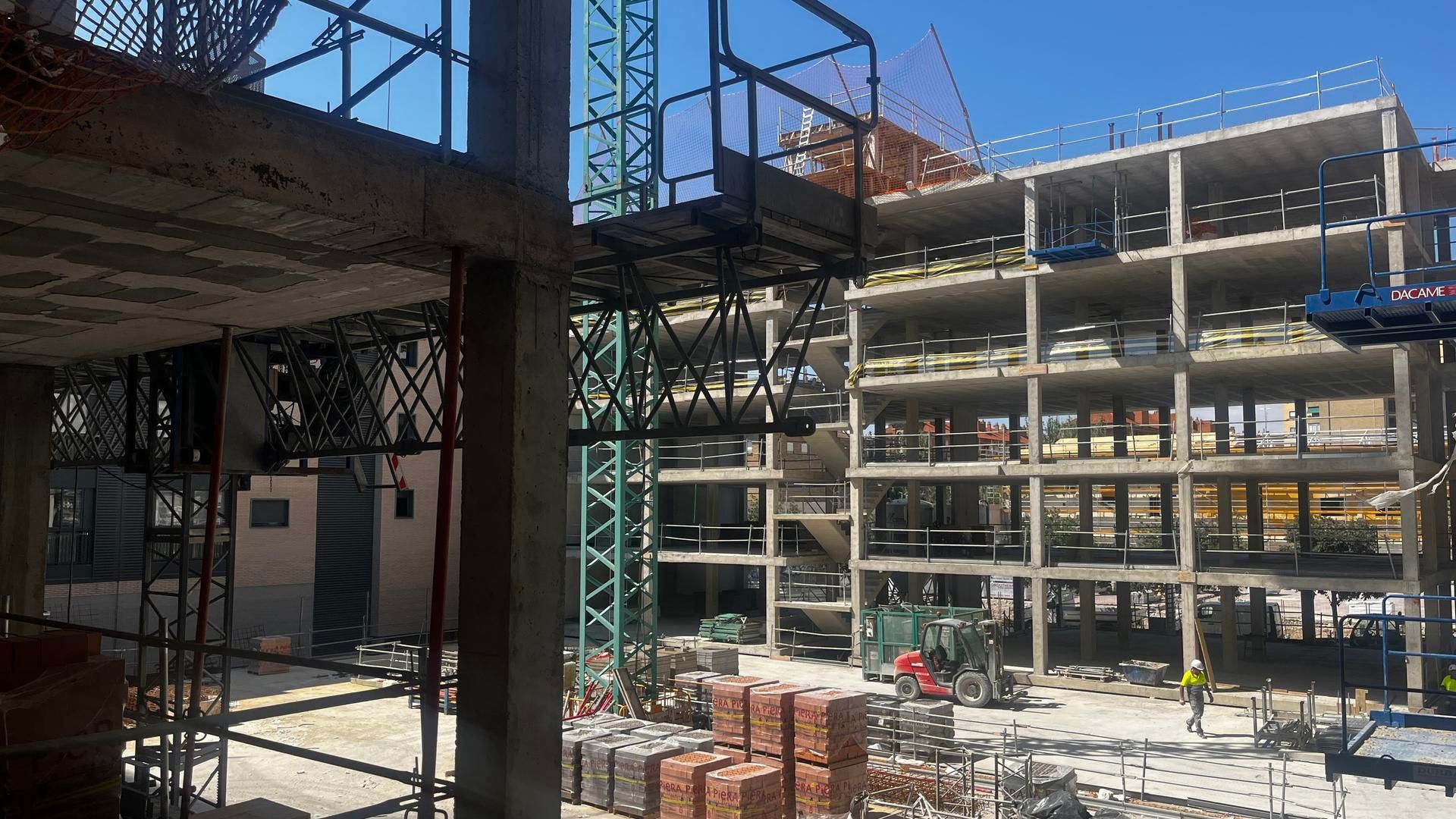 Un edificio de viviendas en construcción en Aragón. Un edificio de viviendas en construcción en Aragón.