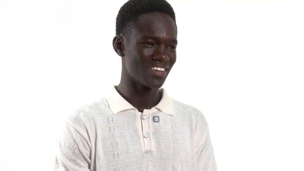 Cheikh Kane, de llegar en patera y dormir en gasolineras a brillar como modelo: "No todo el mundo viene a delinquir"