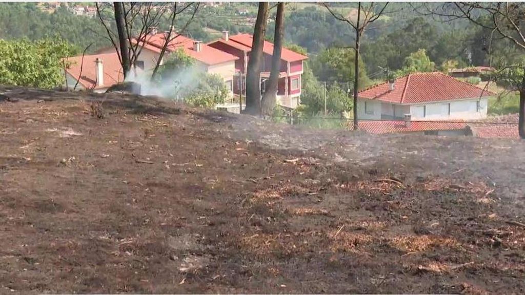 El incendio de A Cañiza evoluciona favorablemente y el de Mombeltrán está estabilizado tras quemar 2200 hectáreas
