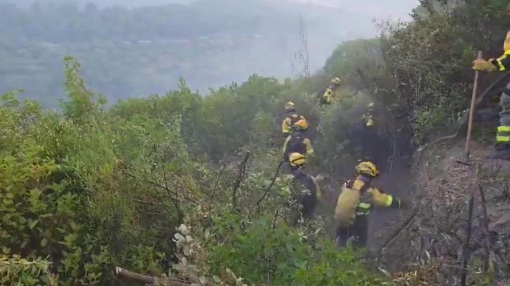 La jornada de una Brigada en el monte con los incendios forestales: "No todo el perímetro está afianzado"