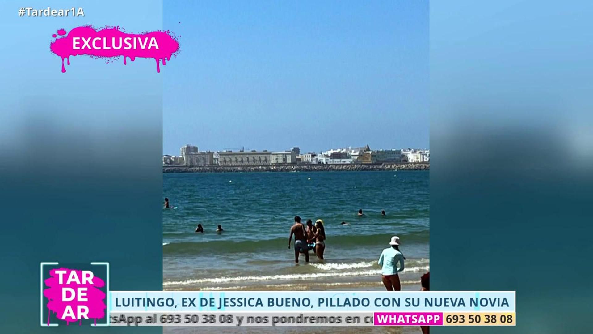 Luitingo, con su nueva pareja, en la playa