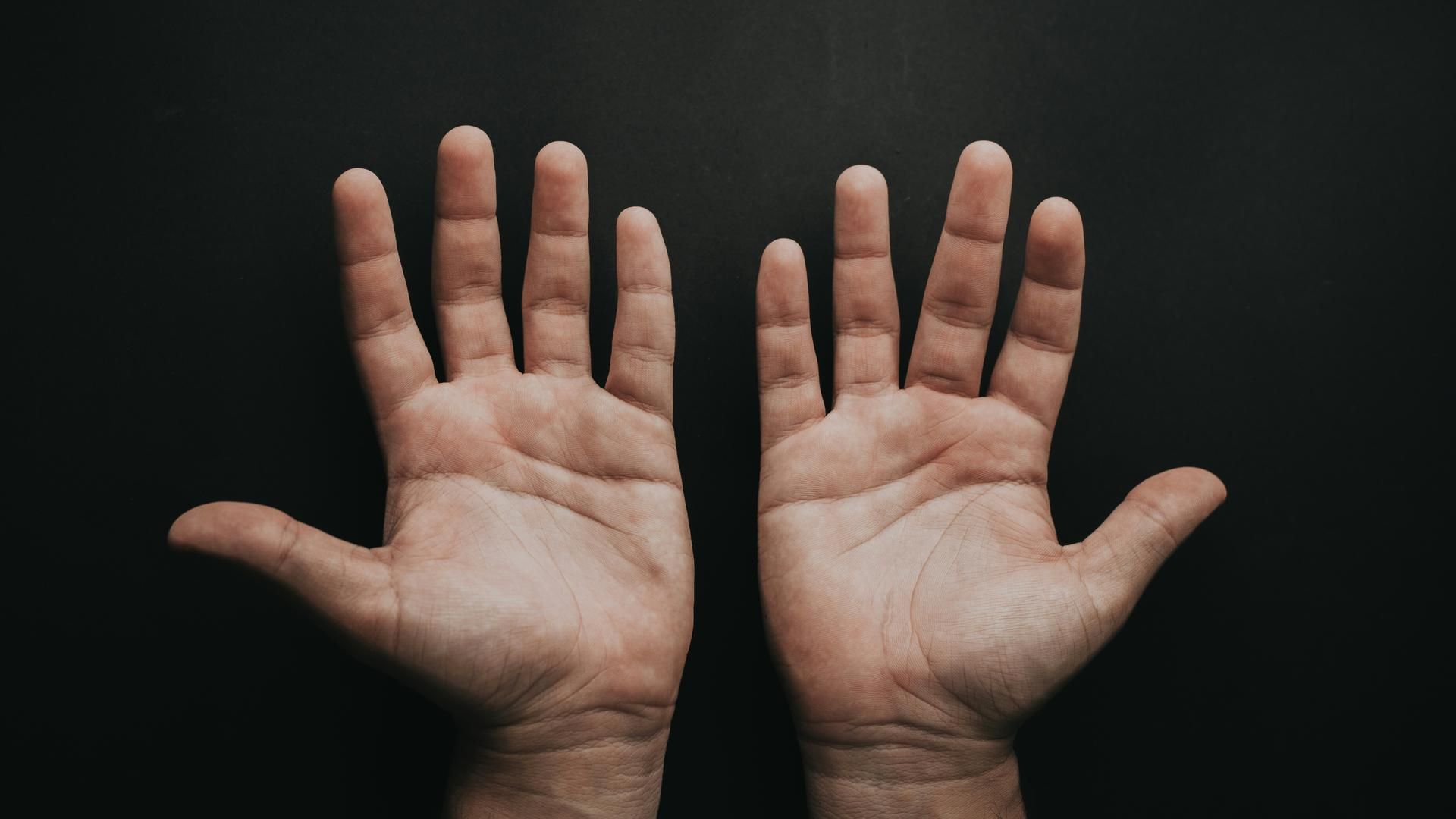 manos luis quintero unsplash
