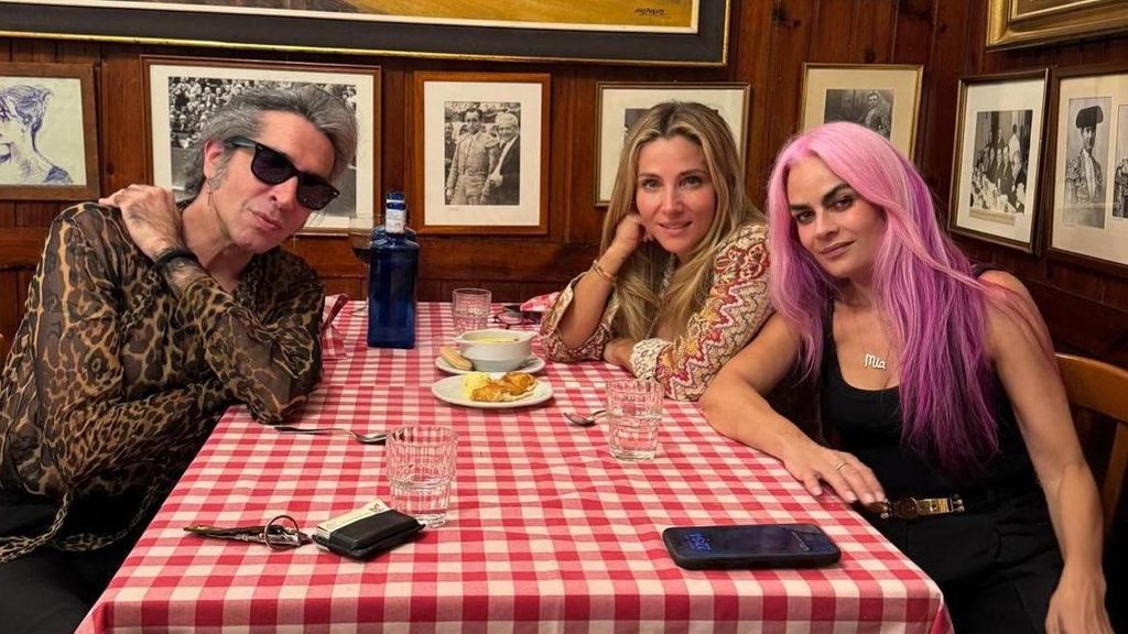 Mario Vaquerizo disfruta de una cena con Elsa Pataky