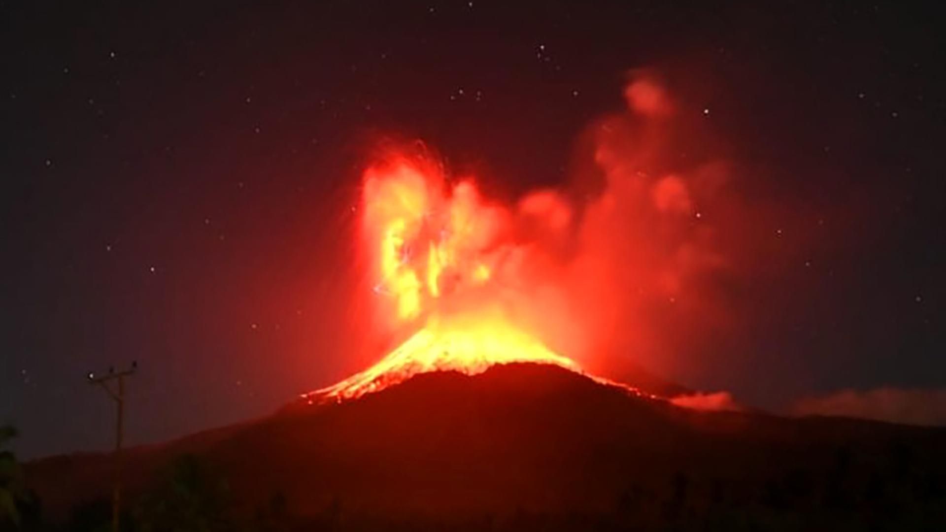 Imagen de archvio del volcán Lewotobi de Indonesia