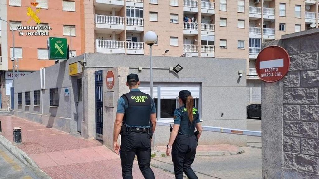 Agentes de la Guardia Civil en Torrevieja