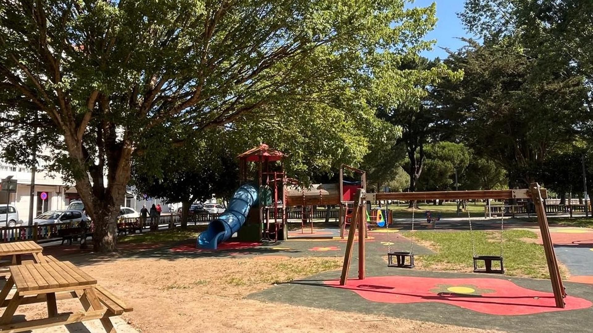 Parque infantil Rosalía de Castro en Ares, A Coruña