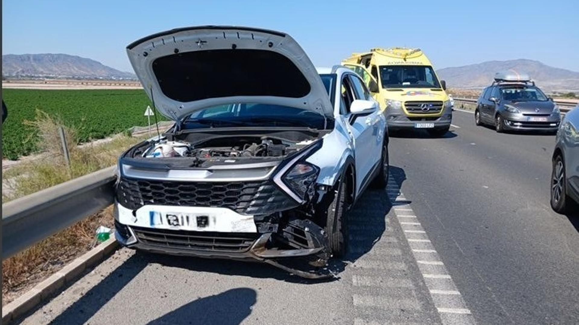 Un accidente múltiple en Alhama (Murcia) deja cuatro personas heridas, entre ellas una menor