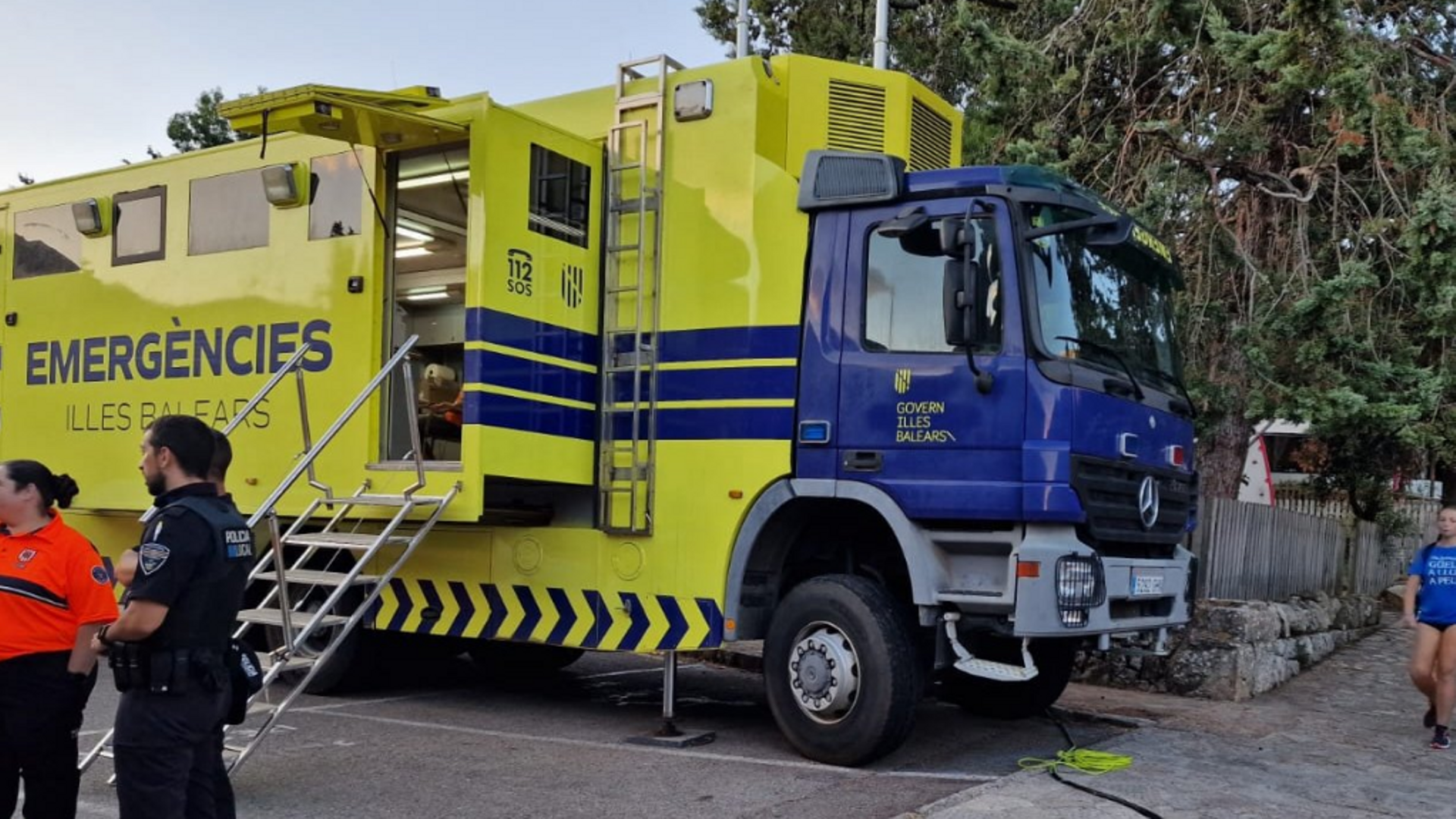 Una avioneta cae al mar en el puerto de Sóller, en Mallorca