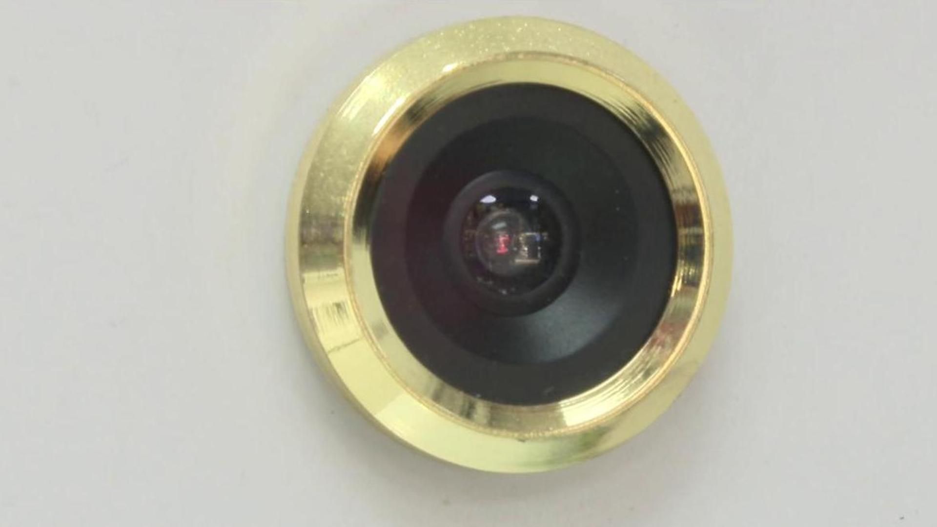 El Tribunal Supremo sentencia: instalar una cámara en la mirilla sin razones de seguridad es desproporcionado y afecta a la intimidad