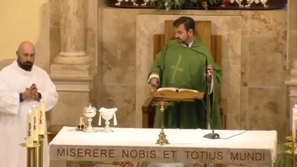 Emilio Montes, párroco de Valdepeñas, pronuncia un discurso viral en plena misa