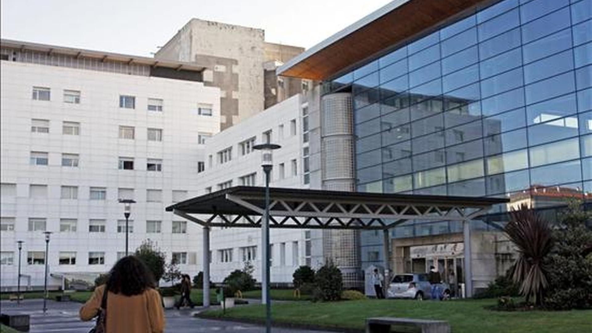 Exterior del Hospital ferrolano Arquitecto Marcide, donde el pasado domingo falleció un bebé. EFE/Archivo