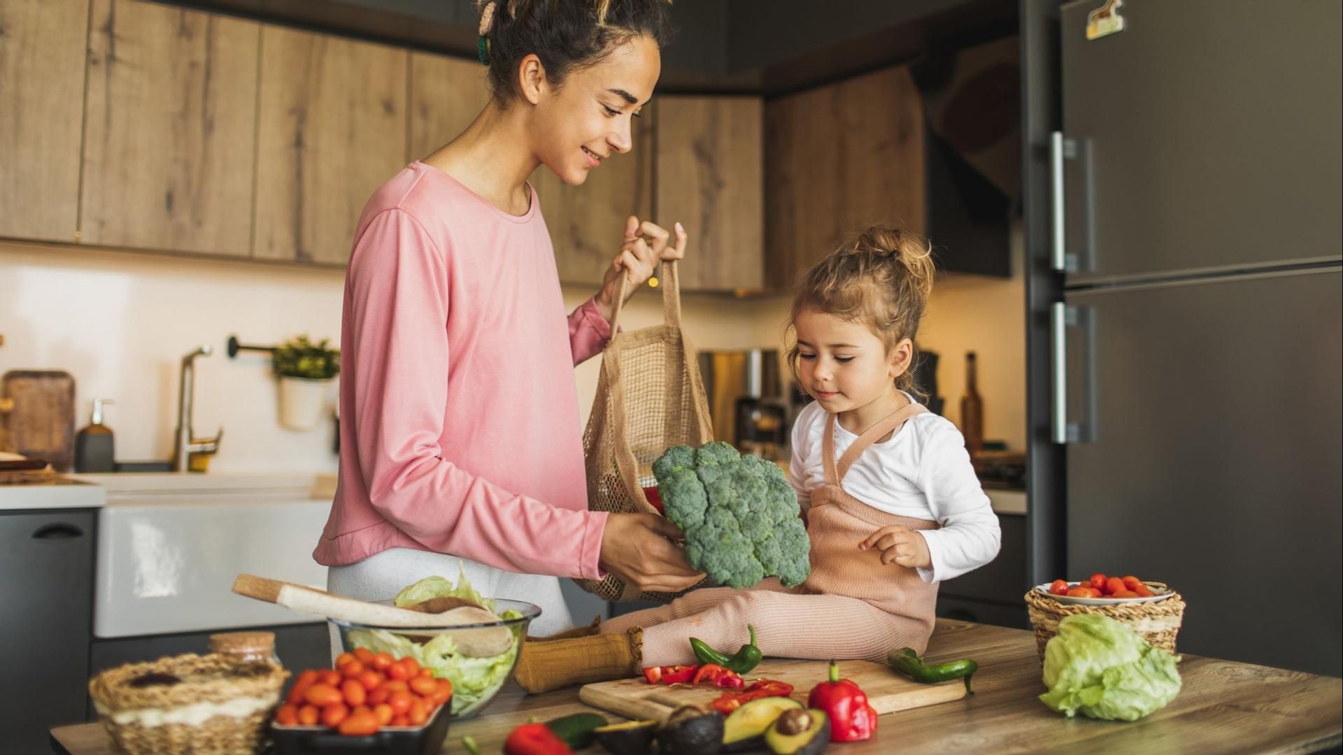 Los principales errores que se cometen con la alimentación de los niños, según Boticaria García: "El menú infantil no existe"