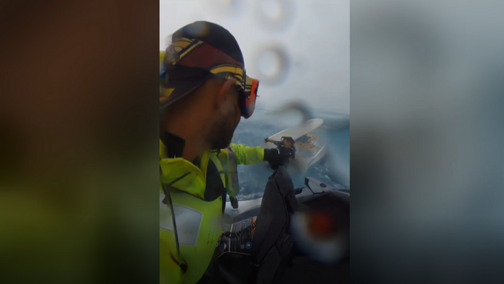 Rescate en alta mar evita una tragedia durante la tormenta en Barcelona