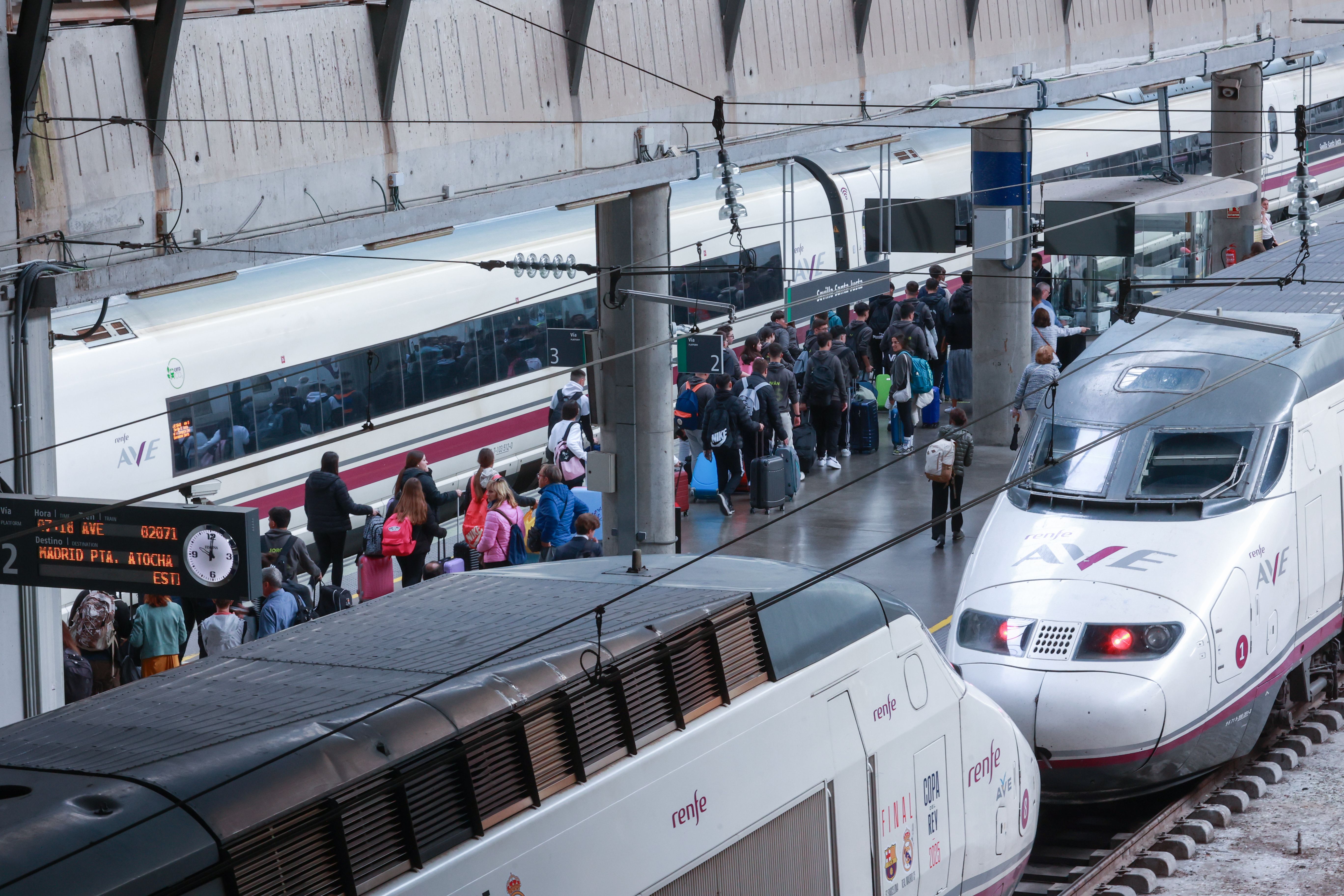 Retrasos de hasta tres horas en la alta velocidad entre Madrid y Andalucía por una avería de un tren en Ciudad Real