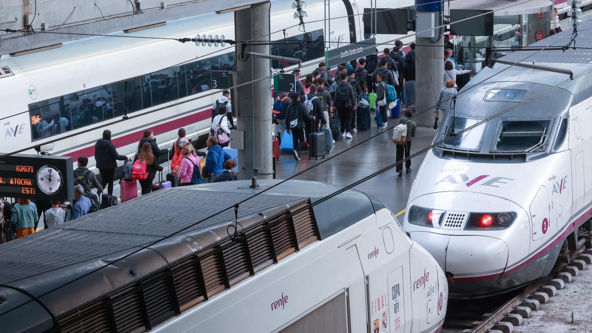 Retrasos de hasta tres horas en la alta velocidad entre Madrid y Andalucía por una avería de un tren en Ciudad Real