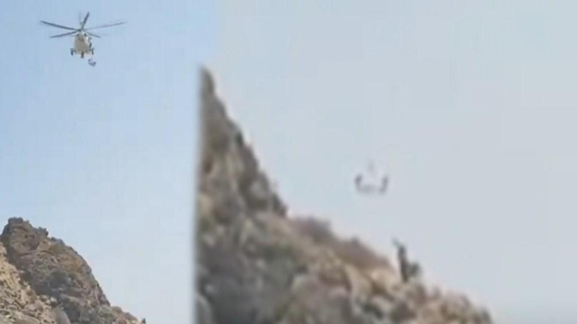 Un bañista atrapado en las rocas de La Garrofa, Almería, es rescatado por aire tras un golpe de calor y una herida en la pierna