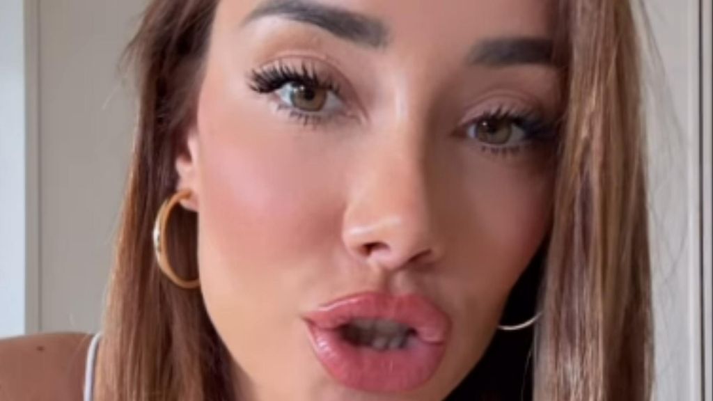 Adara Molinero