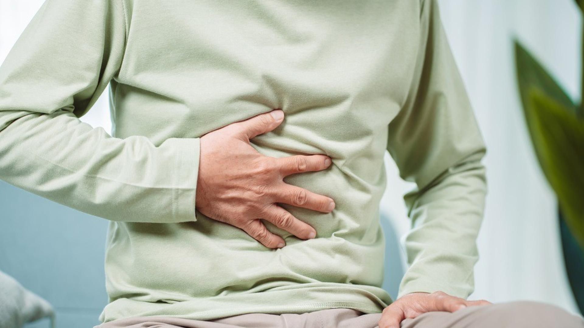 Archivo - Dolor de barriga, dolor de estómago, dolor abdominal, enfermedad digestiva, digestión, enfermedad inflamatoria intestinal.