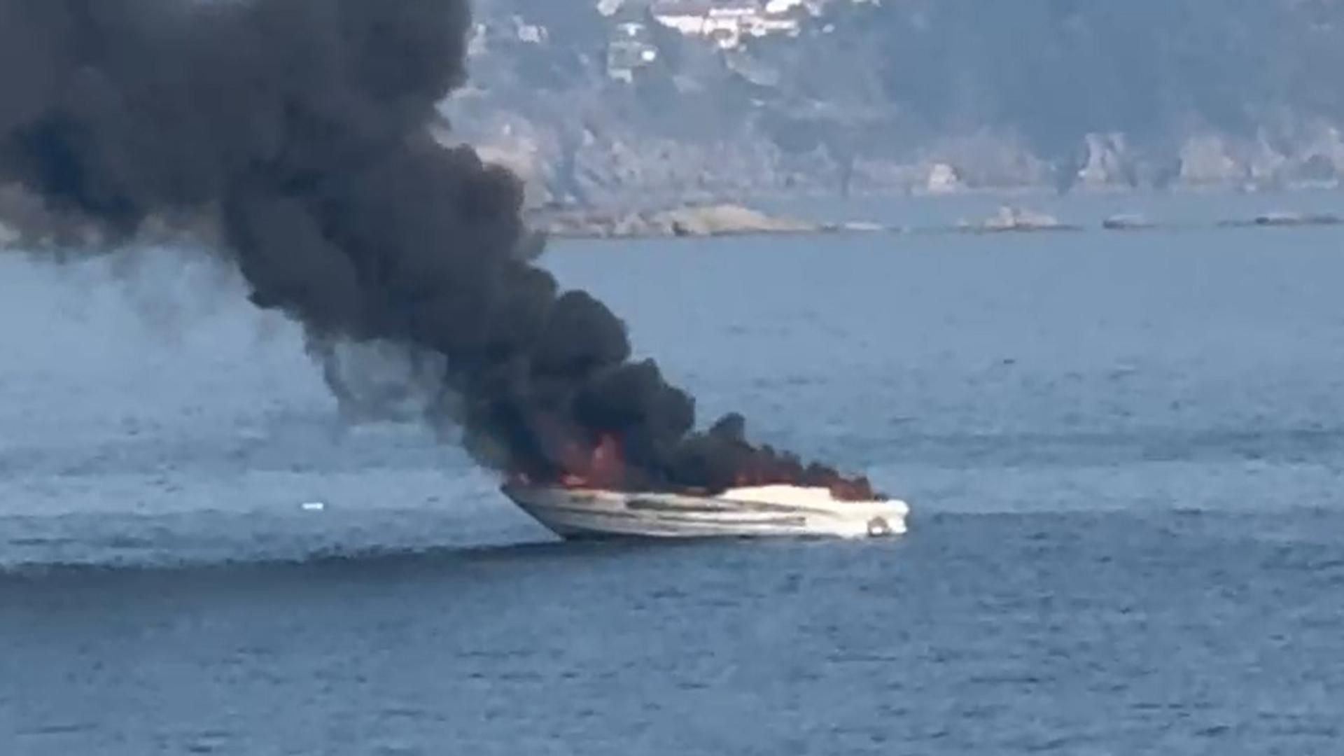 Arde una embarcación tras repostar en Sanxenxo