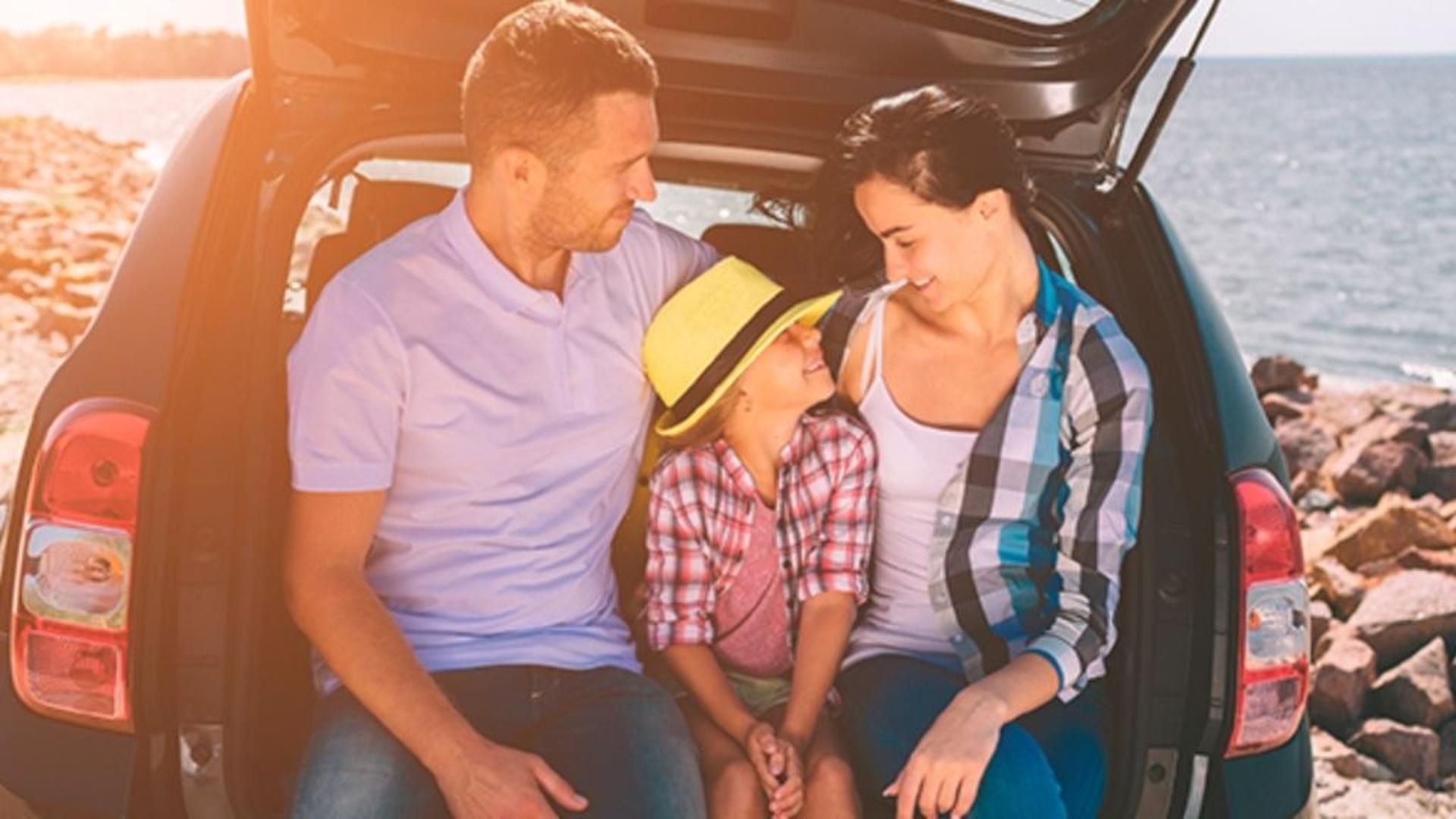 Consejos para viajar con niños y bebés en el coche este verano