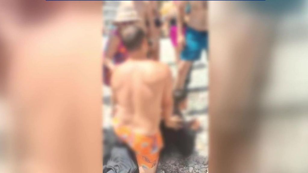 Críticas a la detención de varios migrantes en una playa de Granada por parte de algunos bañistas