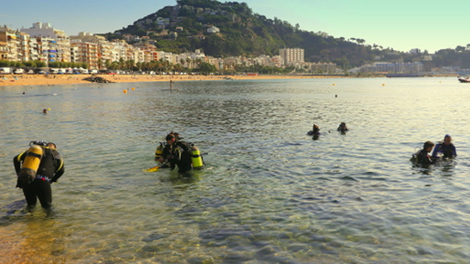 El fondo marino de Blanes, Girona, tras un concurso internacional de fuegos artificiales