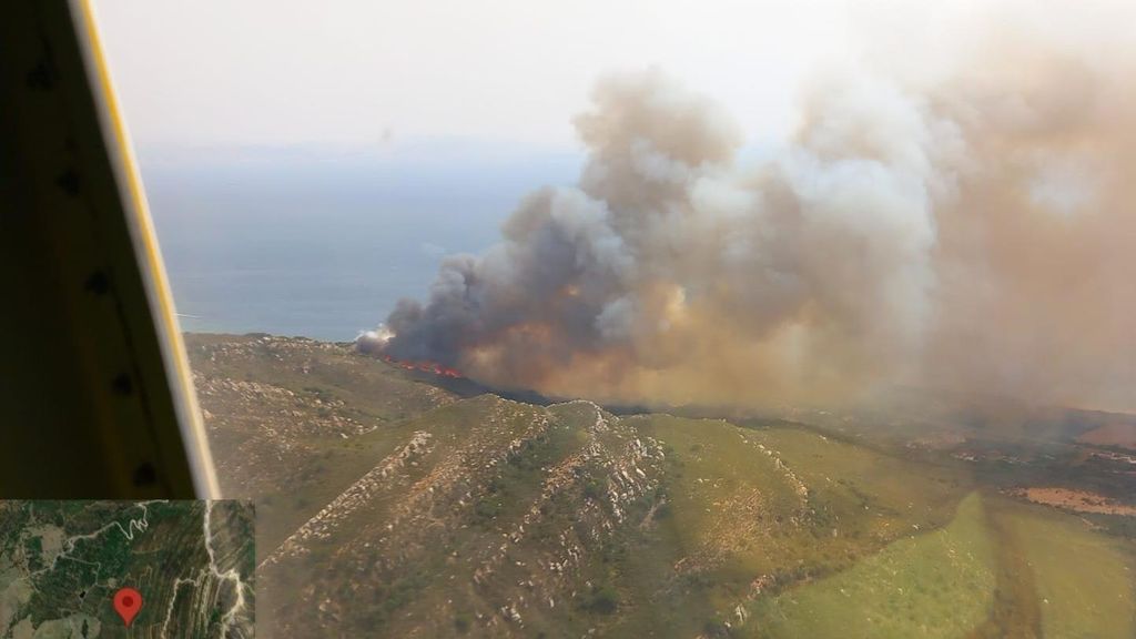 Incendio en Tarifa: evacúan un camping y realizan desalojos en la zona de Valdevaqueros y El Tumbao