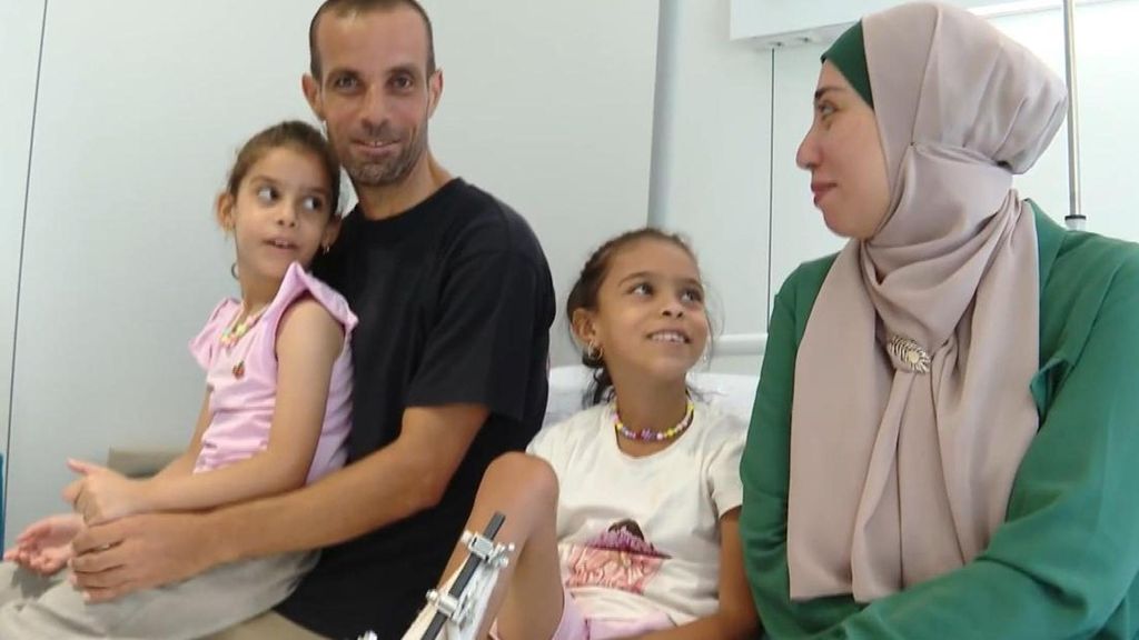 La familia gazatí que trata de sonreír tras perder a la mitad de sus miembros bajo el fuego de Israel