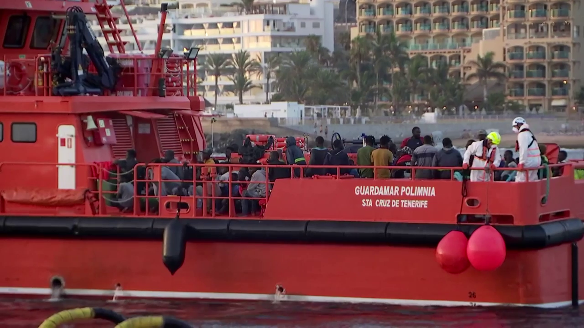 La guardamar Polimnia de Salvamento Marítimo arriba en el puerto de Arguineguín, Gran Canaria