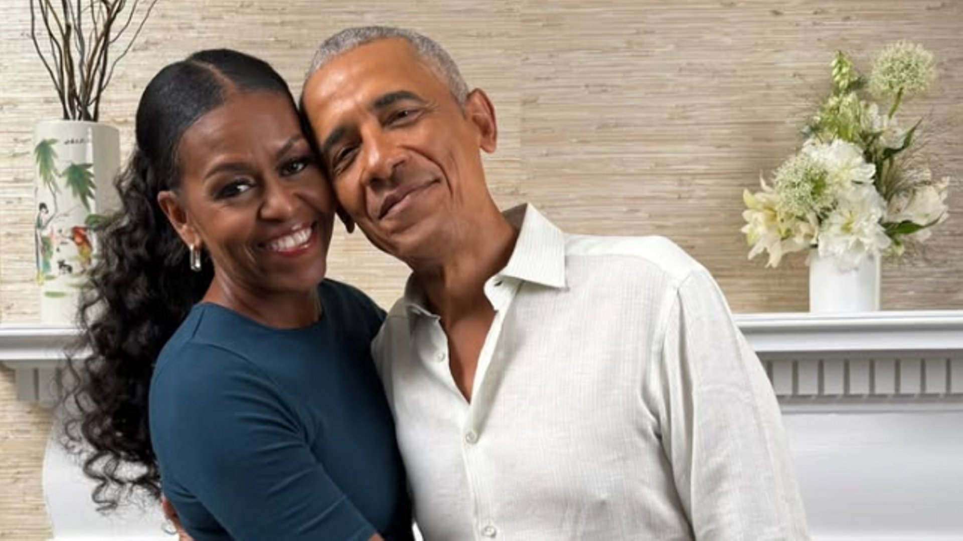Michelle y Barack Obama en una imagen compartida en las redes sociales con motivo del 64º cumpleaños del expresidente de EEUU