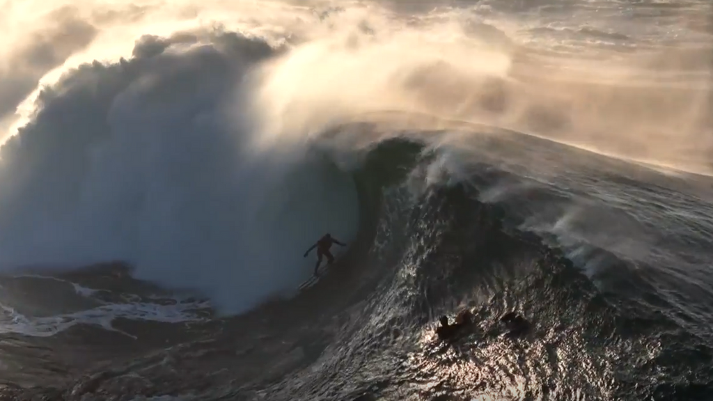 Nacho González vuelve al surf tras estar al borde de la muerte en Nazaret