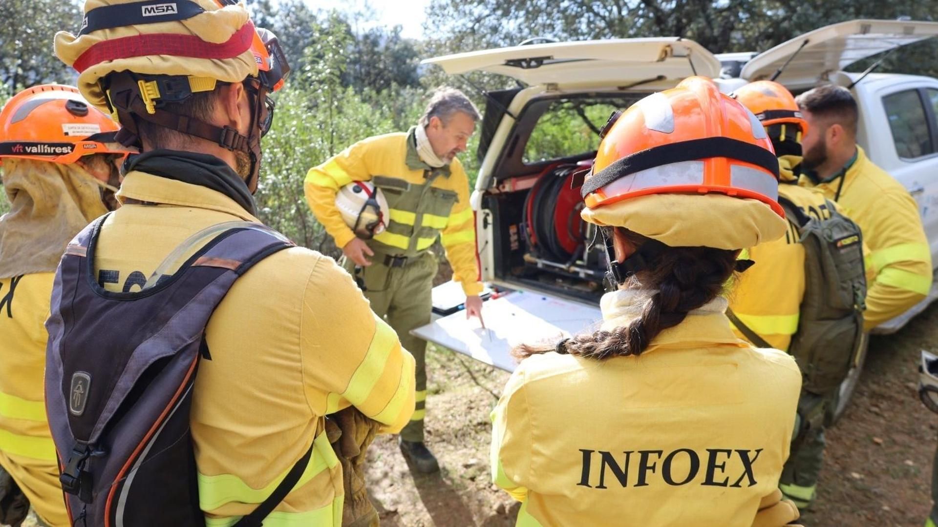 Activado el nivel 1 de emergencia por un incendio forestal que avanza en Montehermoso (Cáceres)