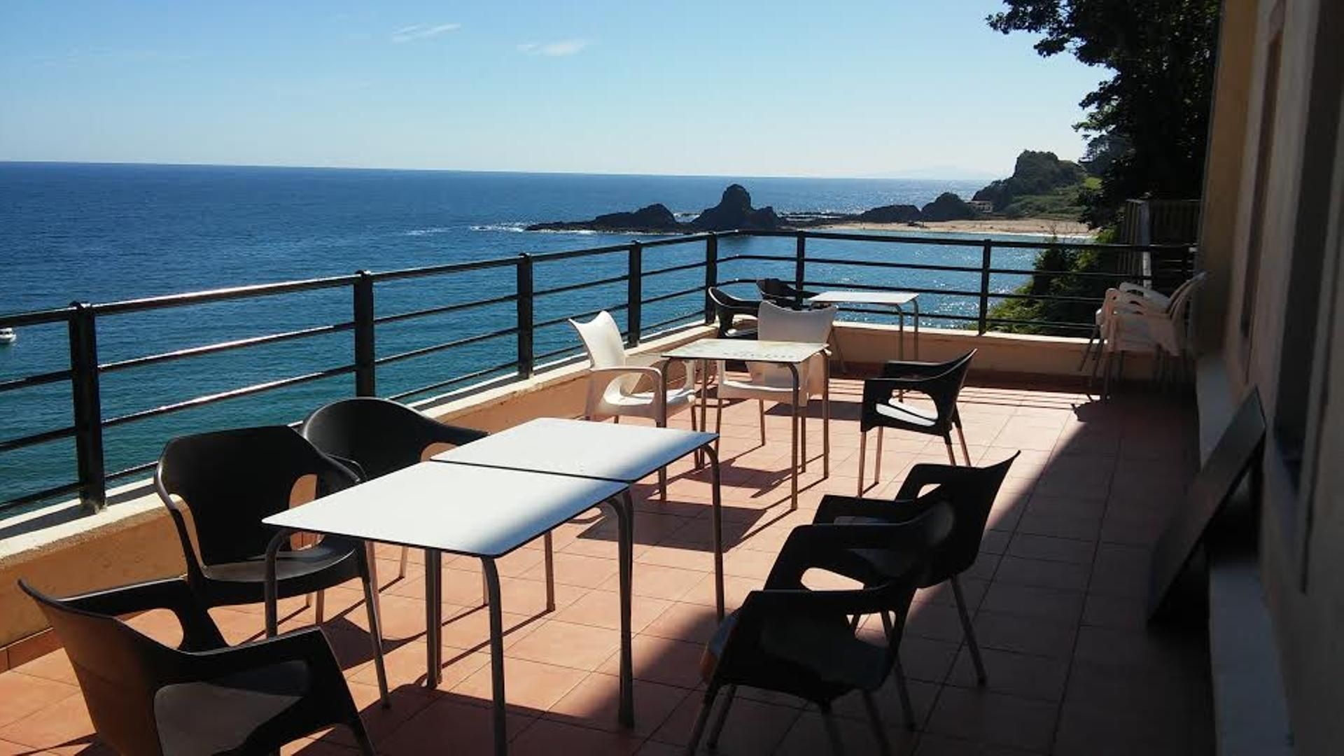 Cocina casera con vistas al mar